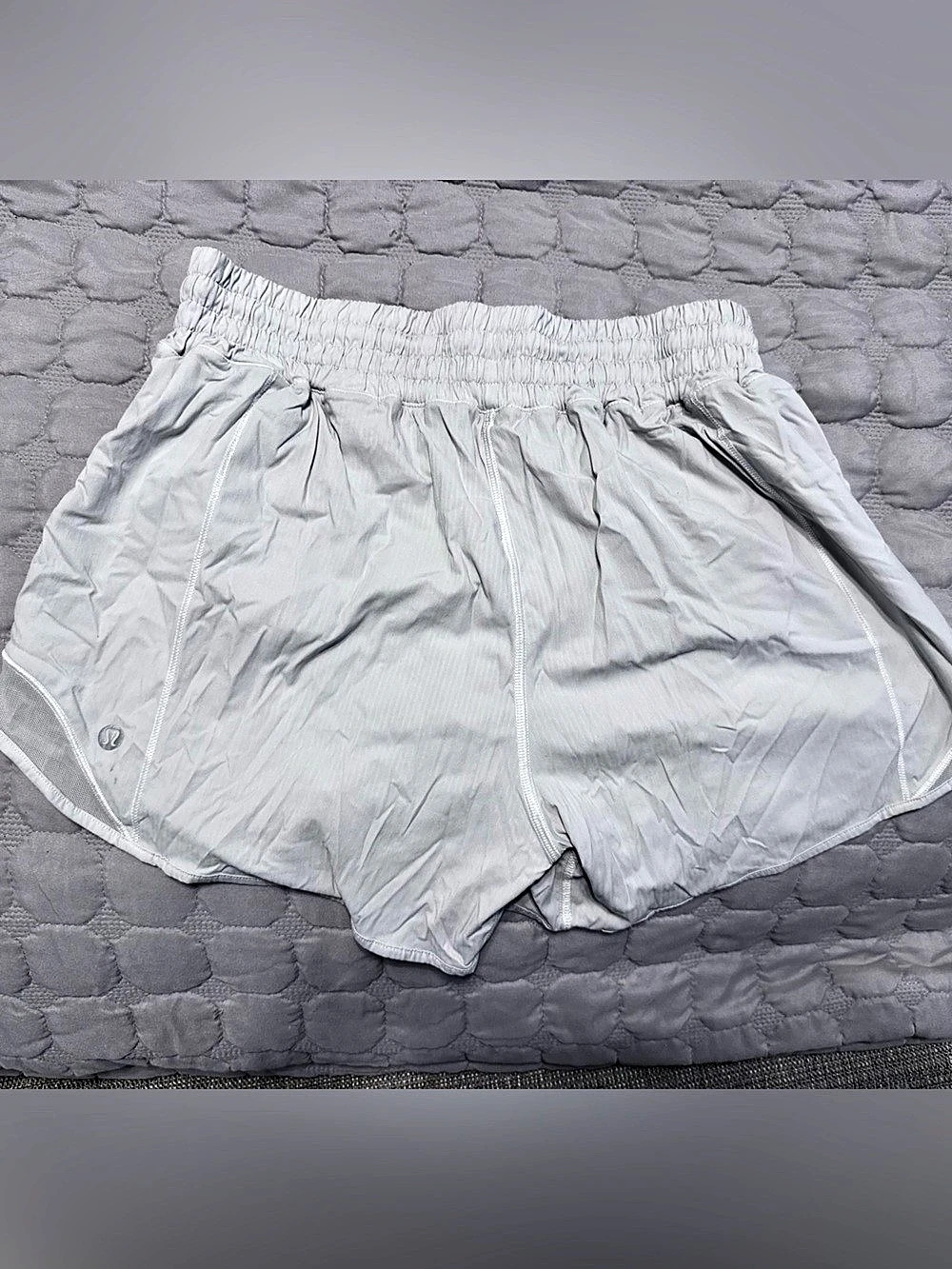 Lululemon White Hotty Hot High-Rise Short 4"